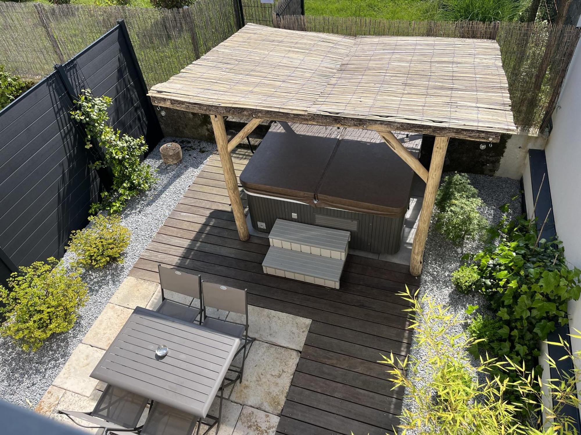 Sejour Detente - Appart'Hotel N 1 Avec Jaccuzi, Piscine Et Petit-Dejeuner Chouzelot Bagian luar foto
