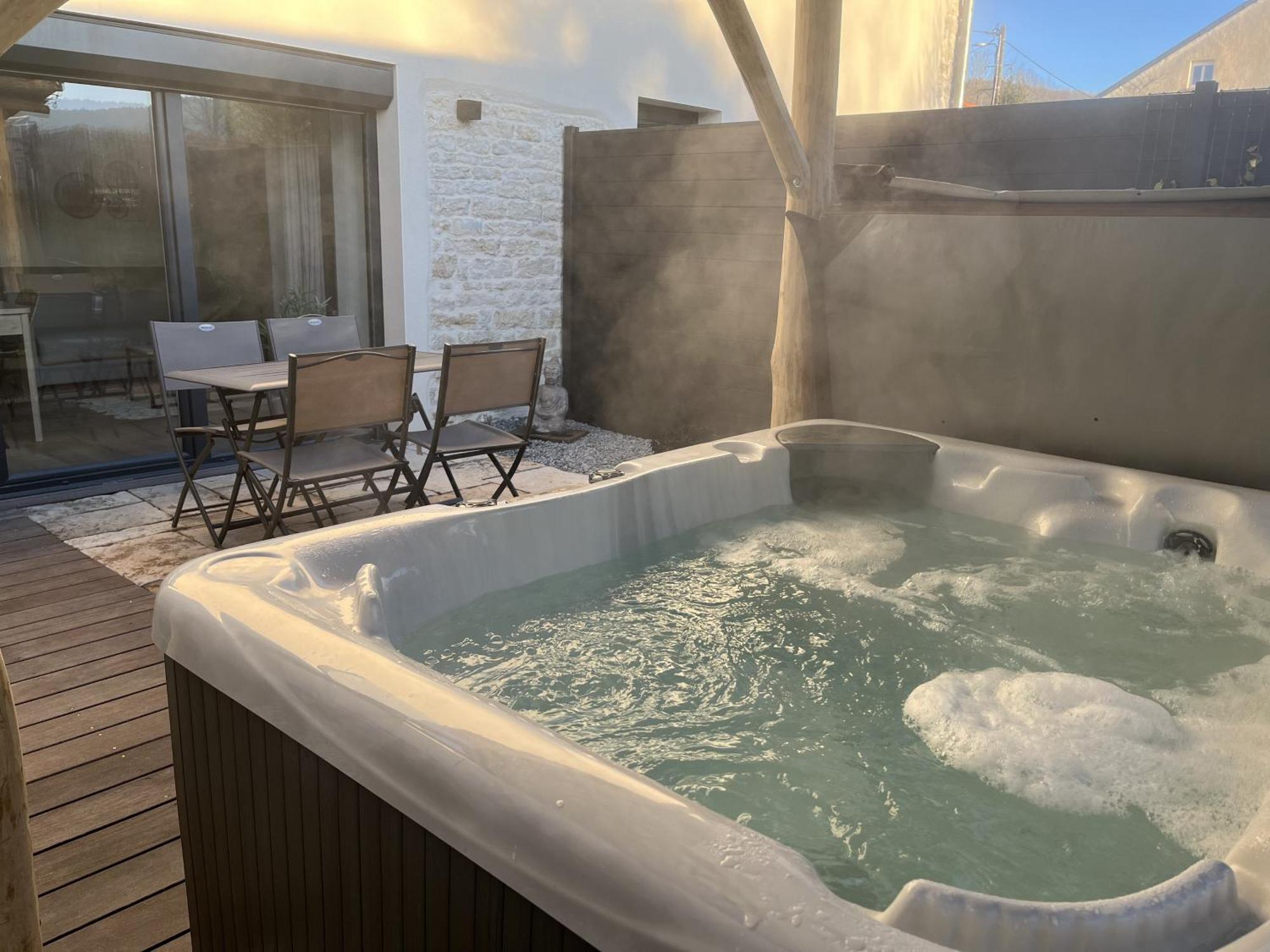Sejour Detente - Appart'Hotel N 1 Avec Jaccuzi, Piscine Et Petit-Dejeuner Chouzelot Bagian luar foto