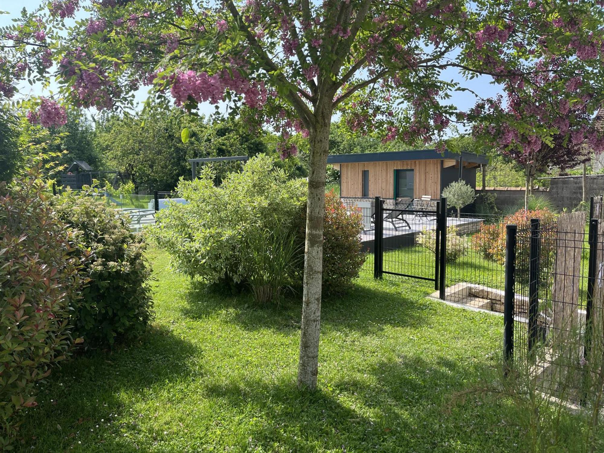 Sejour Detente - Appart'Hotel N 1 Avec Jaccuzi, Piscine Et Petit-Dejeuner Chouzelot Bagian luar foto